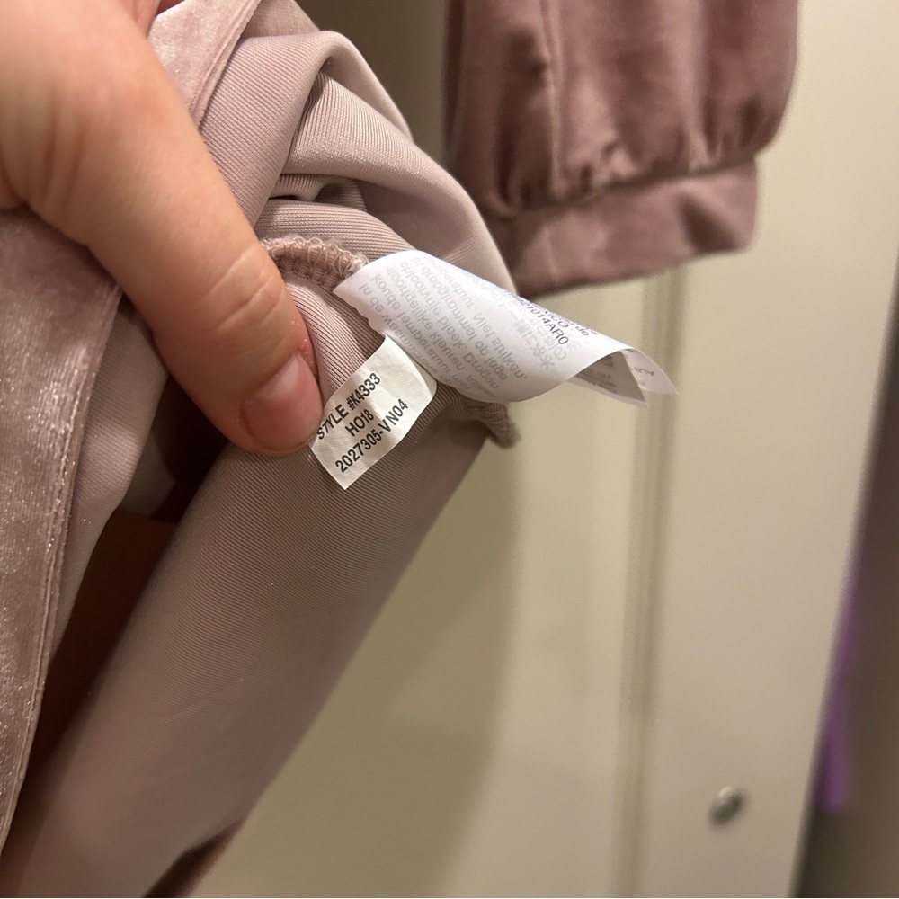 Madewell Balloon Sleeve Velvet Dress Blush - Picture 6 of 7